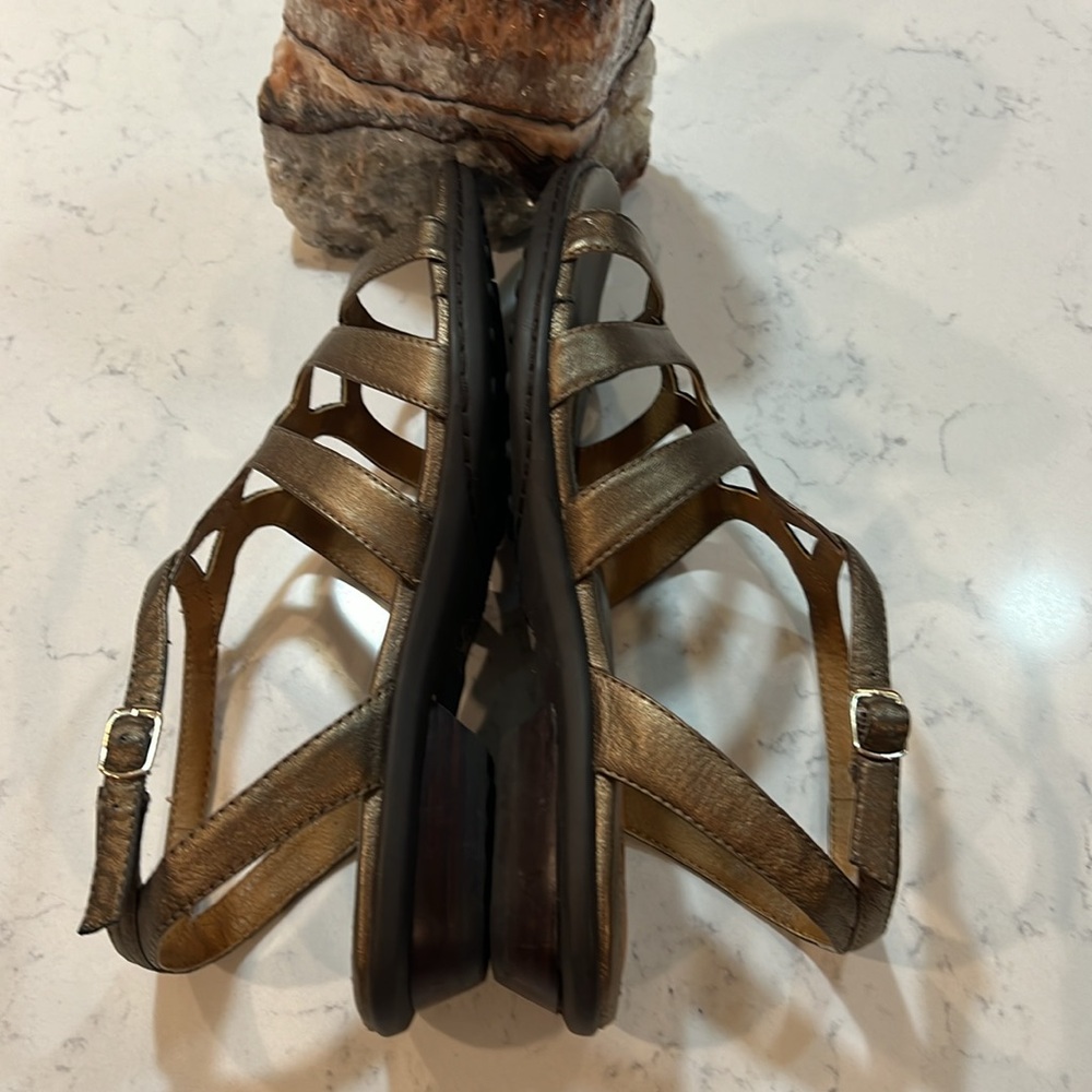 Sofft bronze comfort sandals, size 8 - Picture 13 of 16